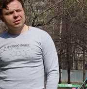 Корова в камуфляже на однотонном фоне Milkytary  - фотографии футболок